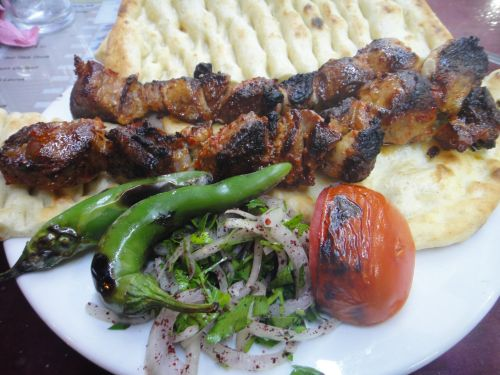 Кушбашы (Kuşbaşı) - мясо, приготовленное на шампуре с кусочками жира